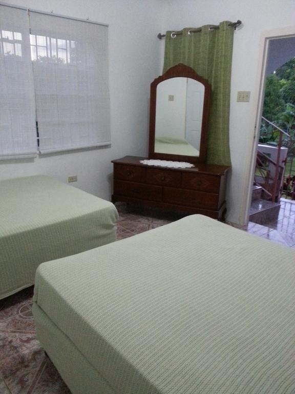 Polish Princess Guest House Port Antonio Esterno foto