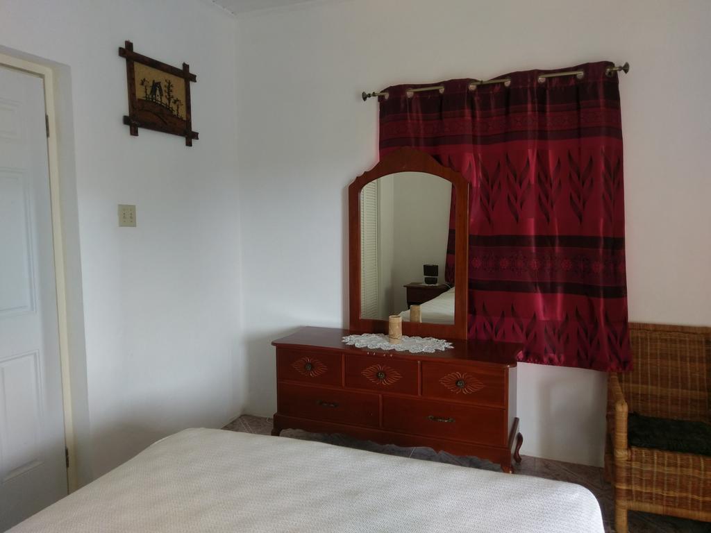 Polish Princess Guest House Port Antonio Esterno foto