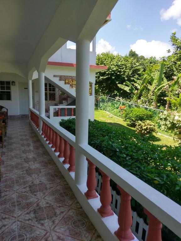 Polish Princess Guest House Port Antonio Esterno foto