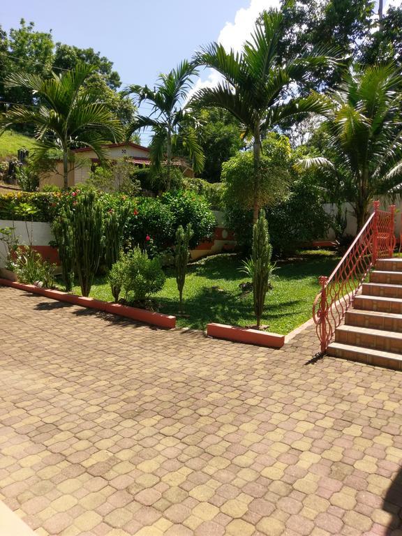 Polish Princess Guest House Port Antonio Esterno foto