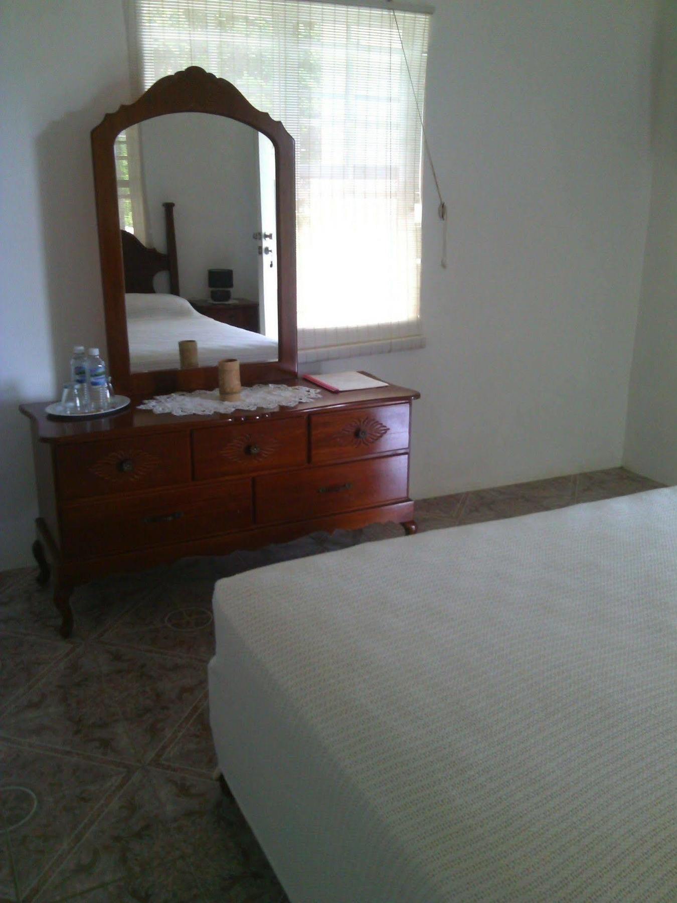 Polish Princess Guest House Port Antonio Esterno foto
