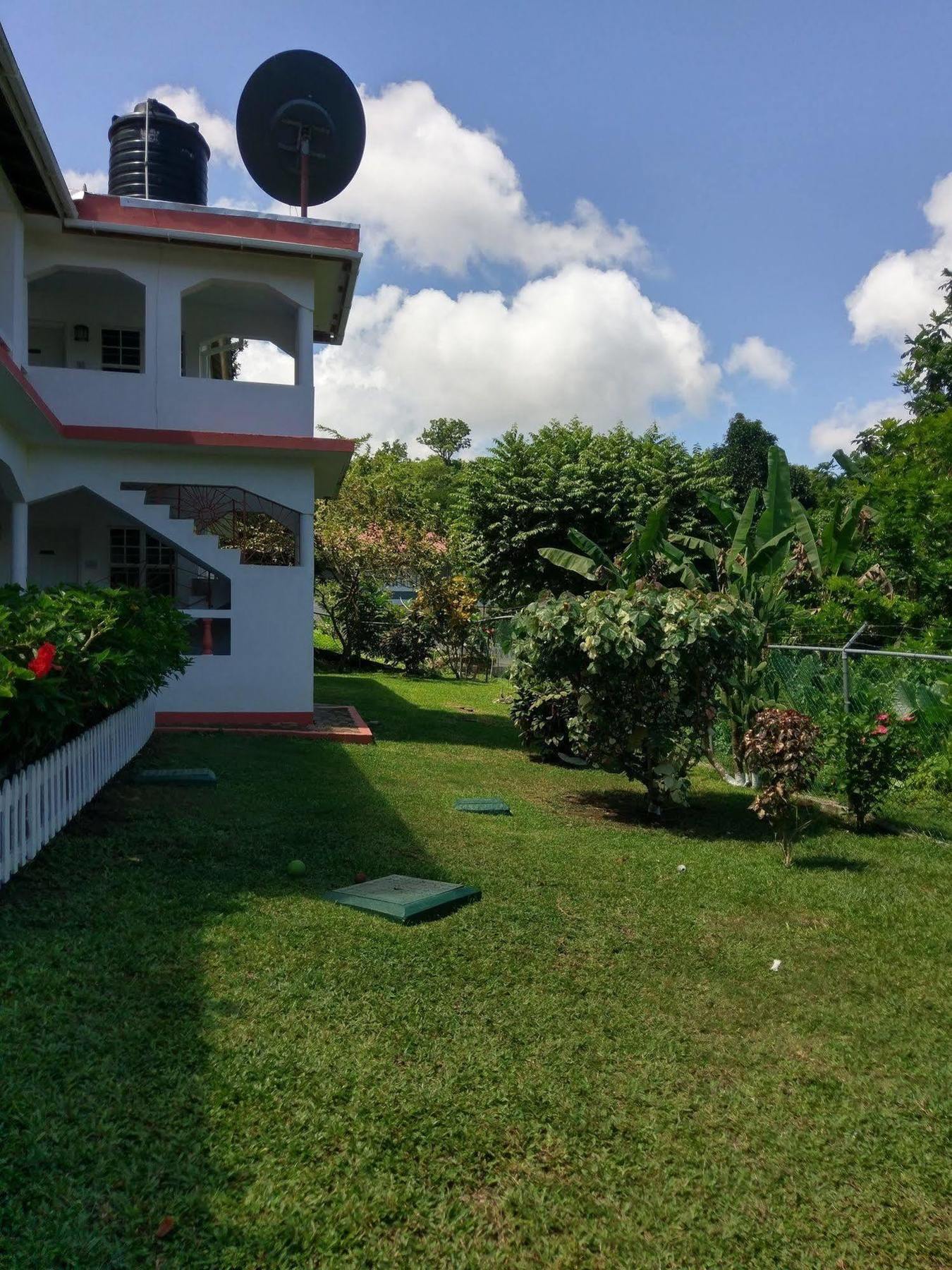 Polish Princess Guest House Port Antonio Esterno foto